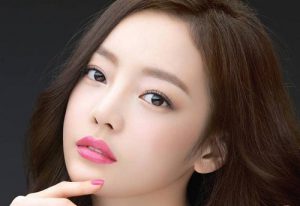 Làm độn cằm bao lâu tháo băng? Cách chăm sóc để cằm nhanh lành