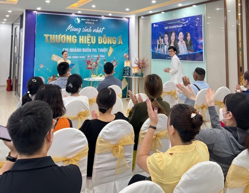 Đông đảo khách hàng đến tham dự hưởng ứng sự kiện